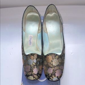New Vintage 60s Floral Brocade Slippers/Hostess Shoes Original Box  Size 9 1/2